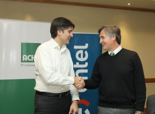 ACHS y entel firman acuerdo de seguridad laboral