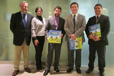 ACHS entrega manuales preventivos a la junji