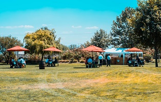 Accidentes en los paseos de empresa: lo que establece la ley en estos casos