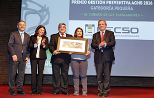 Sociedad eléctrica hecso e ingenval recibieron el premio gestión preventiva ACHS que entrega junto a la fundación carlos vial espantoso