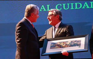 Aes gener recibe premio carlos vial espantoso 2016