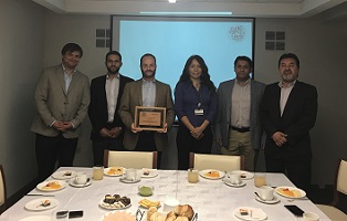 ACHS entrega reconocimiento a correos chile