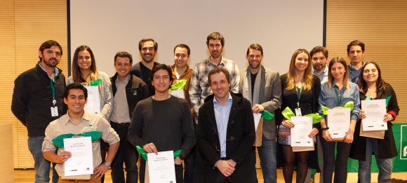 Colaboradores de la ACHS se gradúan del programa cumbres 2018