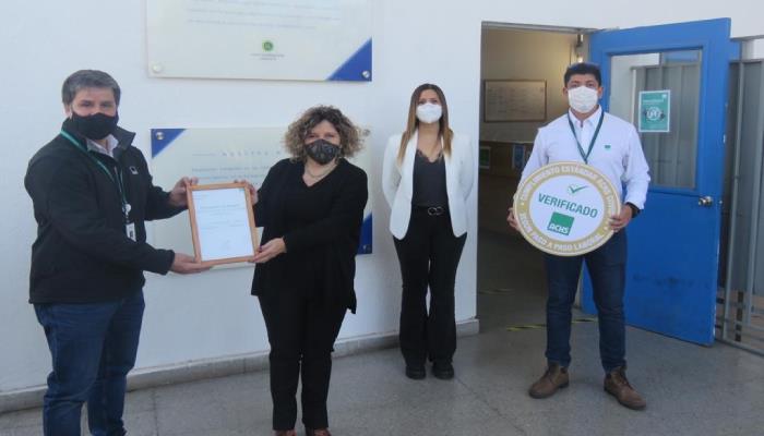 La ACHS entregó a la Corporación Emprender la certificación de la gestión del cumplimiento de estándar de COVID-19