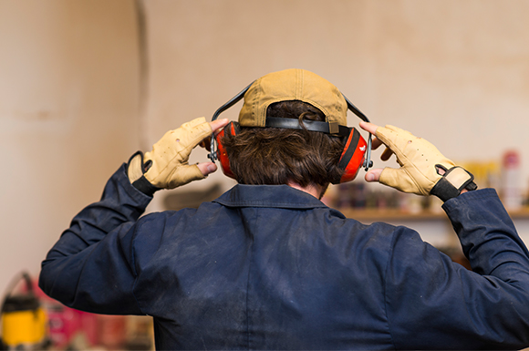 Cuida tu salud auditiva en el trabajo