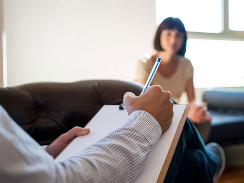 Consumo problemático de alcohol aumenta entre los hombres de  la zona norte del país