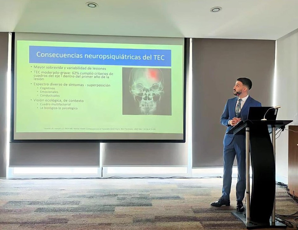 Dr. Tomas Seron presenta sobre la recuperación integral de pacientes post Traumatismo Encéfalo Craneano: rol del Psiquiatra