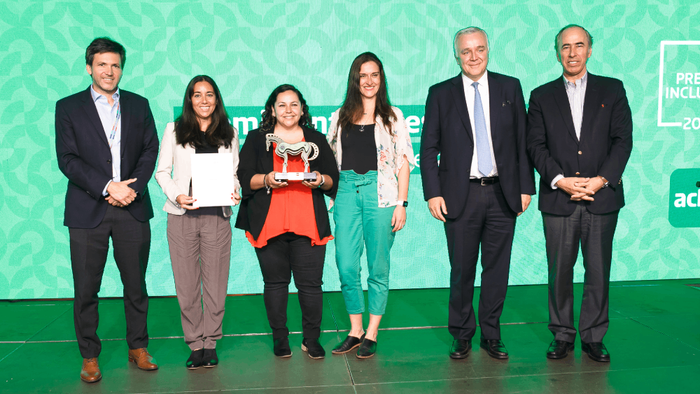 Duoc UC recibe Premio Inclusión 2023 de Achs en categoría Grandes Empresas