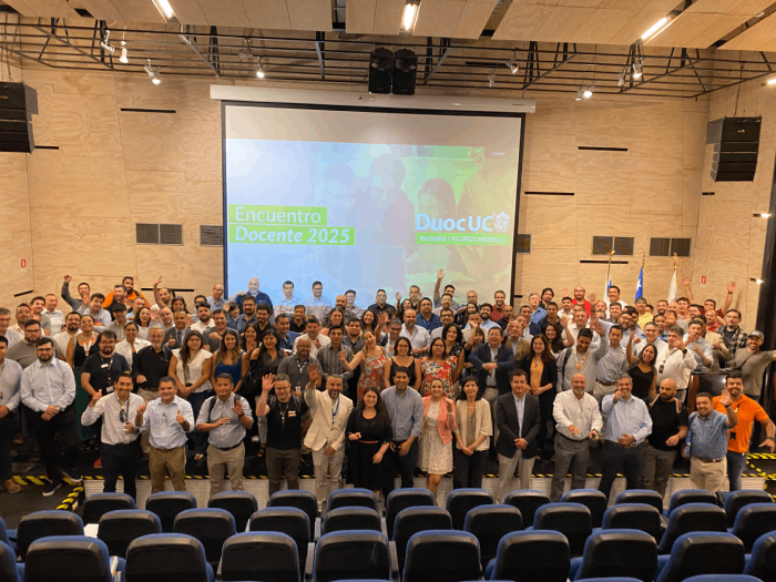 Duoc  UC refuerza  junto a Achs Seguro Laboral su compromiso con la seguridad en encuentro docente 2025