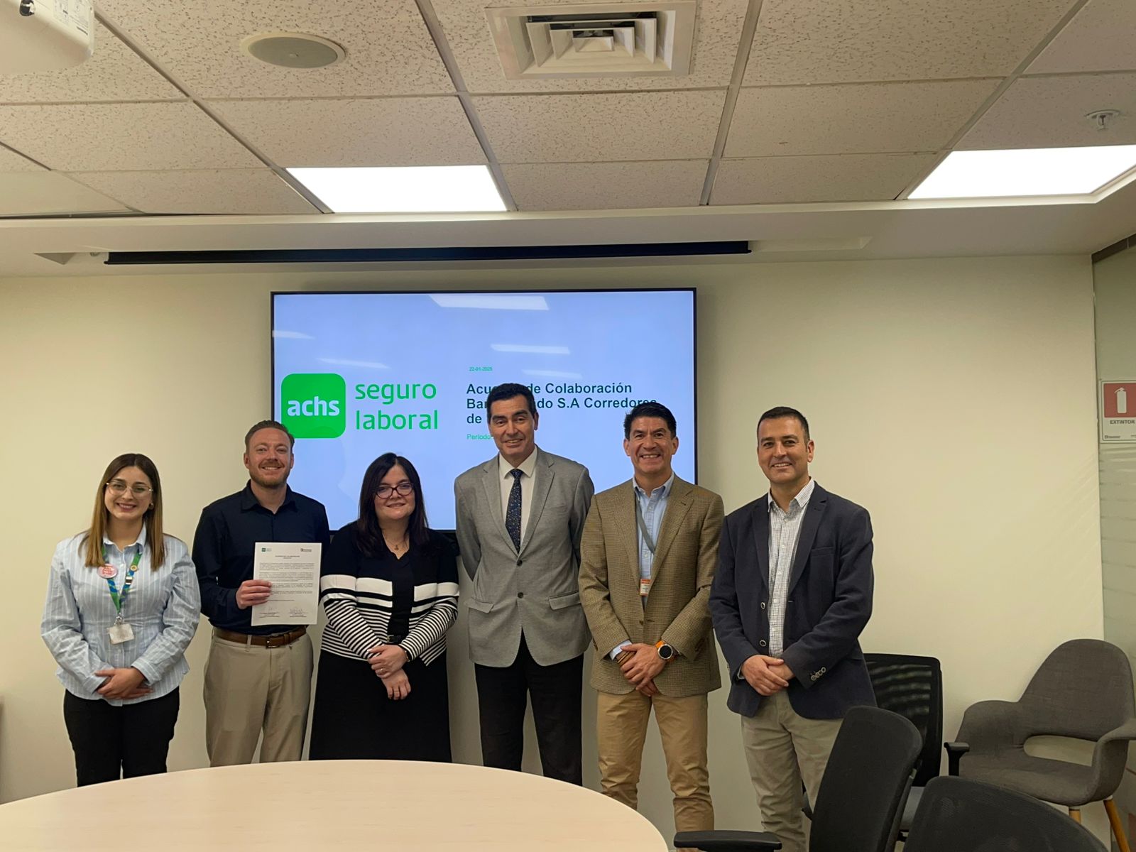 BancoEstado Corredores de Bolsa y Achs Seguro Laboral firman acuerdo de colaboración 2025