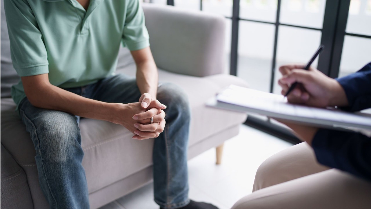 Hablar sigue siendo la clave: más de un millón de personas en Chile no consulta por salud mental a pesar de tener síntomas Hablar sigue siendo la clave: más de un millón de personas en Chile no consulta por salud mental a pesar de tener síntomas